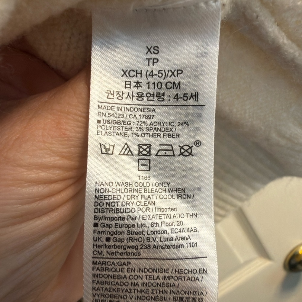 Gap Kids Fair Isle Sweater – Size 4/5 – Cozy Lightweight Winter Knit - Picture 4 of 5